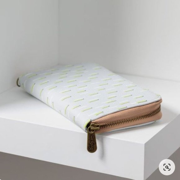 thirty-one Handbags - All About the Benjamins Wallet - Dancing Dash Pebble
